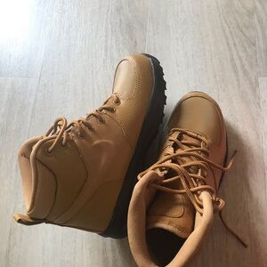 Nike Wheat/Tan Lace-Up Boots, Youth Size 4.5, Brand New